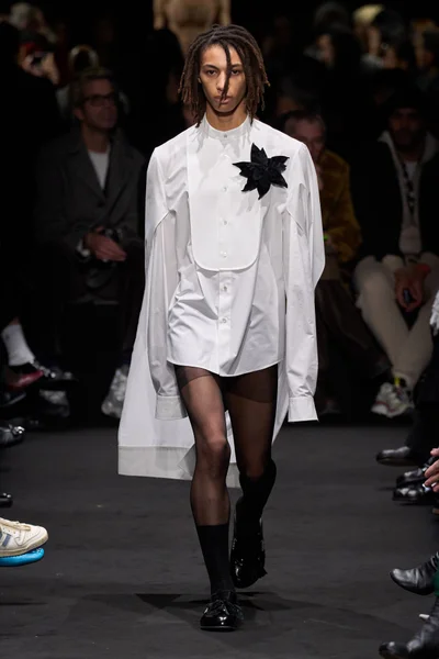 Look 17